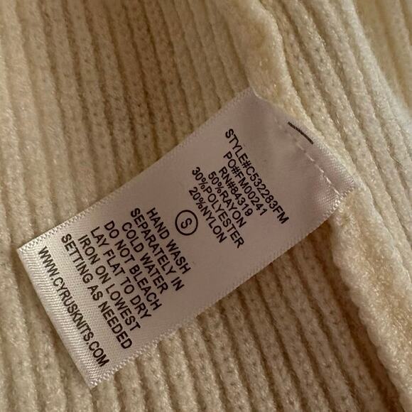 Cyrus White Vest Size Small - Picture 7 of 7